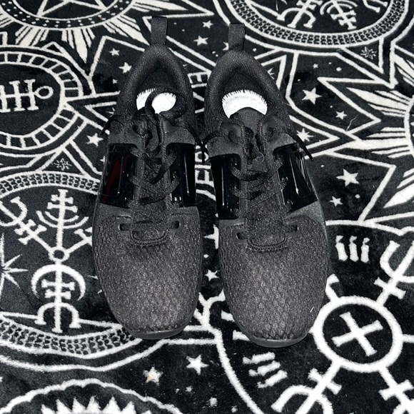 Men’s Nike Sneaker - Picture 1 of 3